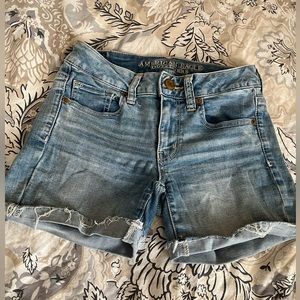 AE Midi super stretch shorts 26 waist size 2